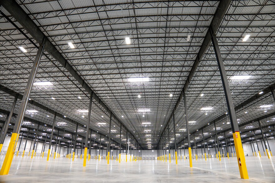 More Photos Of 1017 Northway Ln, Laredo Distribution For Lease