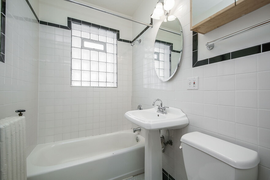 More Photos Of 440 N Main St, Glen Ellyn Storefront Retail Residential For Sale