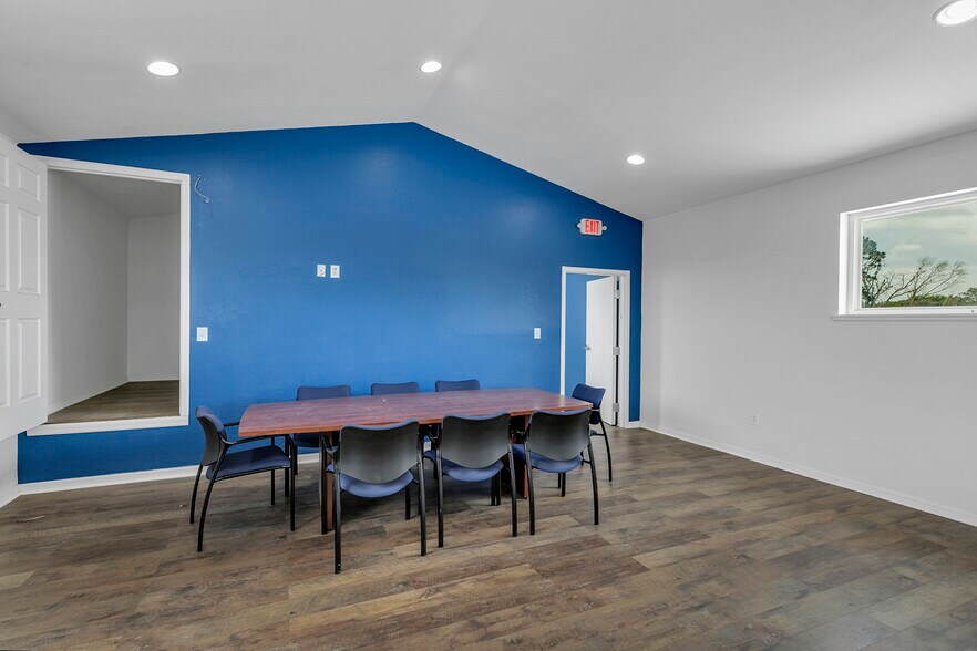 More Photos Of 10070 Fern Hill Dr, Riverview Freestanding For Sale