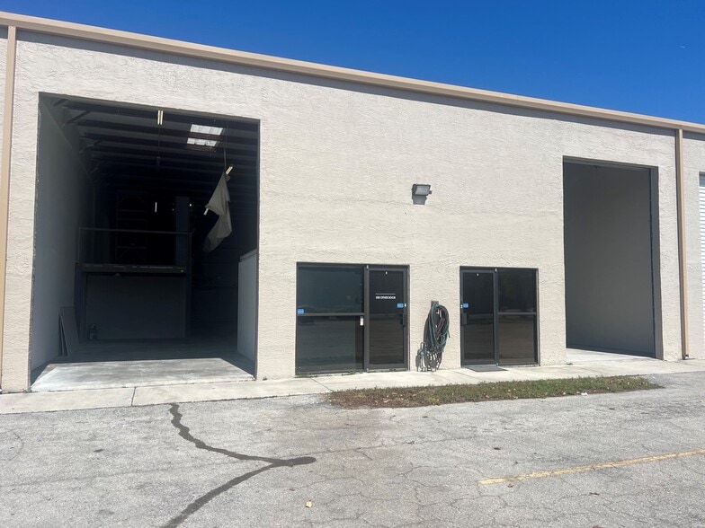 Primary Photo Of 908 NE 24th Ln, Cape Coral Warehouse For Lease