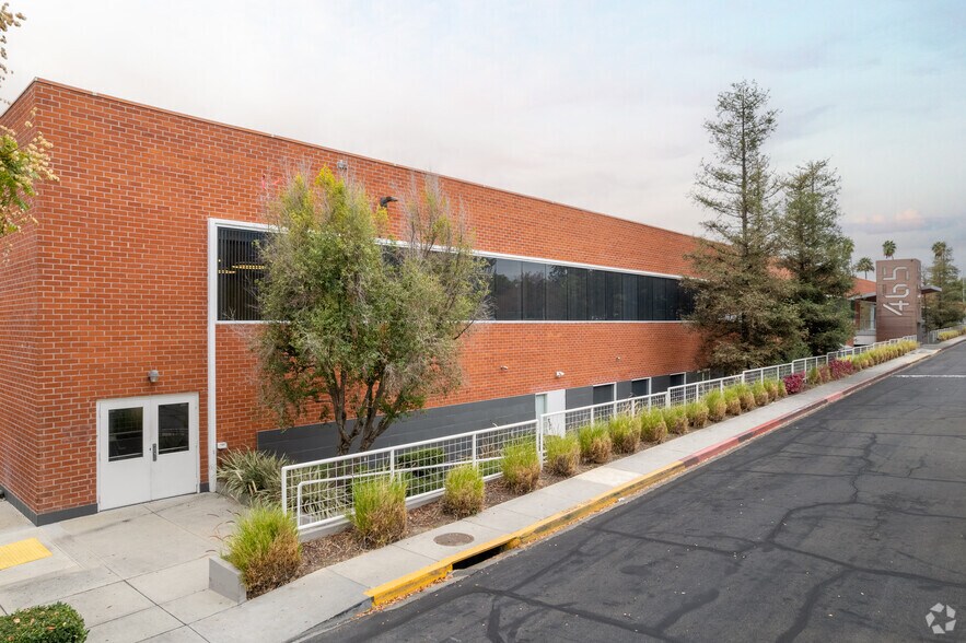 More Photos Of 465 N Halstead St, Pasadena Loft Creative Space For Lease