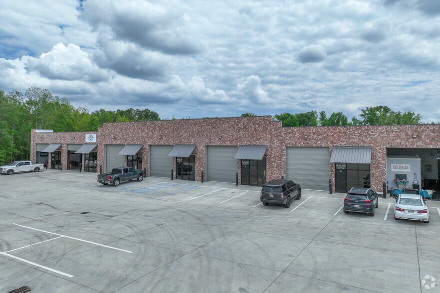 More Photos Of 124 Kimball Dr, Madison Showroom For Sale