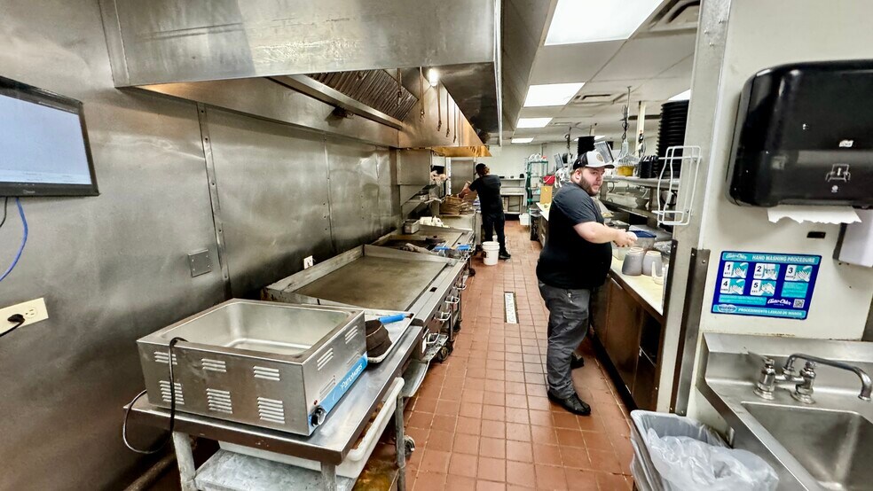 More Photos Of 3333 Hwy 10 E, Moorhead Restaurant For Sale