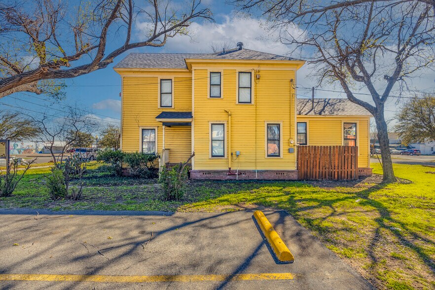 More Photos Of 3126 Handley Dr, Fort Worth General Retail For Sale