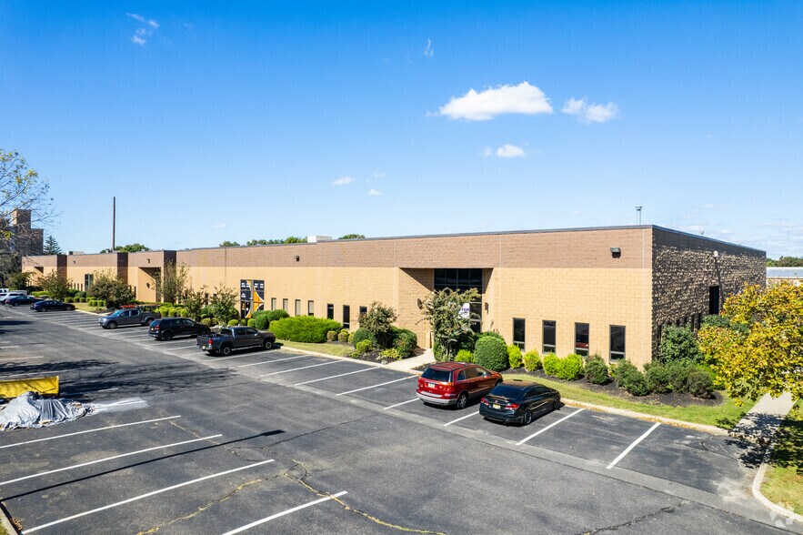 More Photos Of 150 9th Ave, Runnemede Unknown For Lease