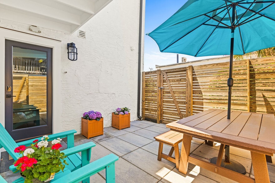 More Photos Of 112 Cape Fear Blvd, Carolina Beach Freestanding For Sale