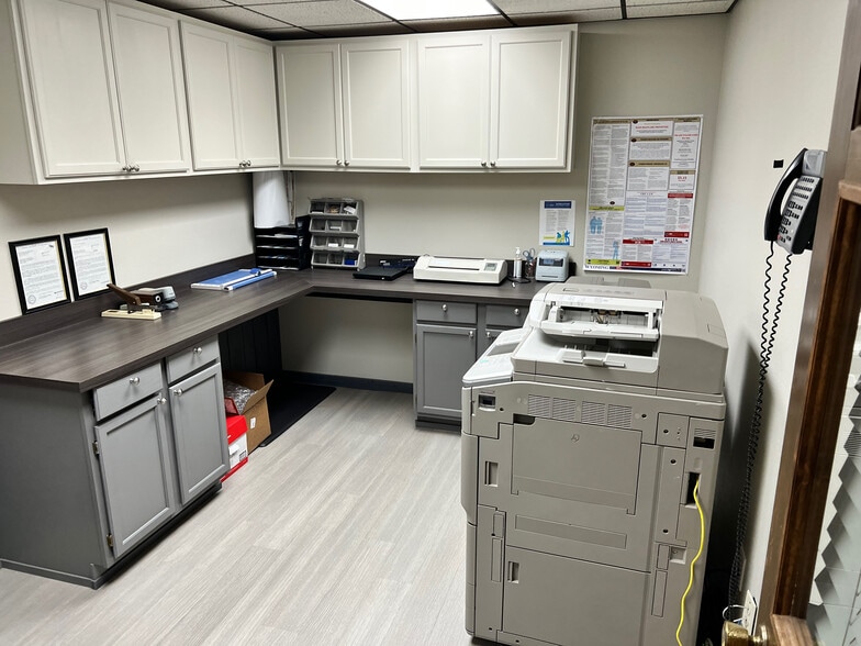 More Photos Of 1244 River View Dr, Cody Office For Lease