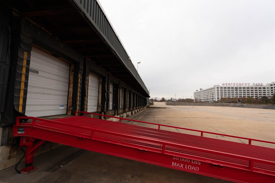 More Photos Of 2015 Washington Blvd, Baltimore Warehouse For Lease