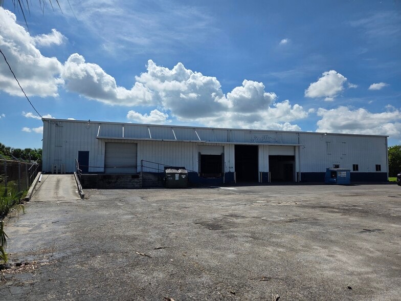 Primary Photo Of 1100 Waterloo Ave, Sarasota Warehouse For Lease