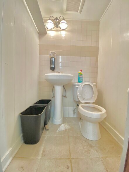 More Photos Of 8329 Delaware Ave, Upper Darby Service For Sale