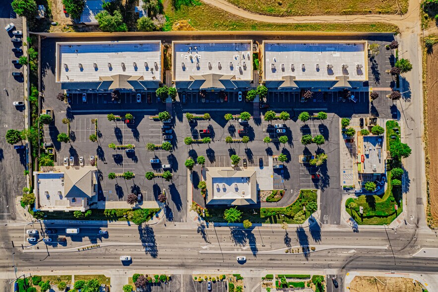 More Photos Of 685 Tucker Rd, Tehachapi Unknown For Lease