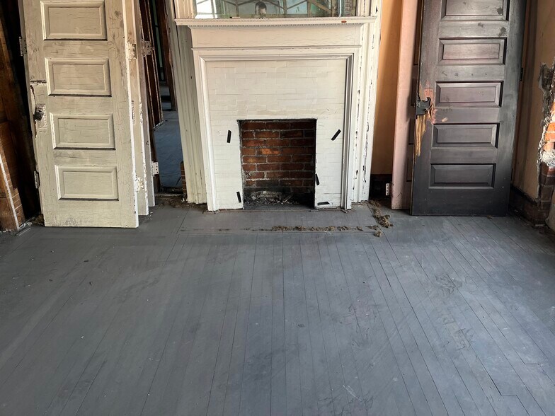 More Photos Of 901 Madison Ave, Toledo Storefront Retail Residential For Lease