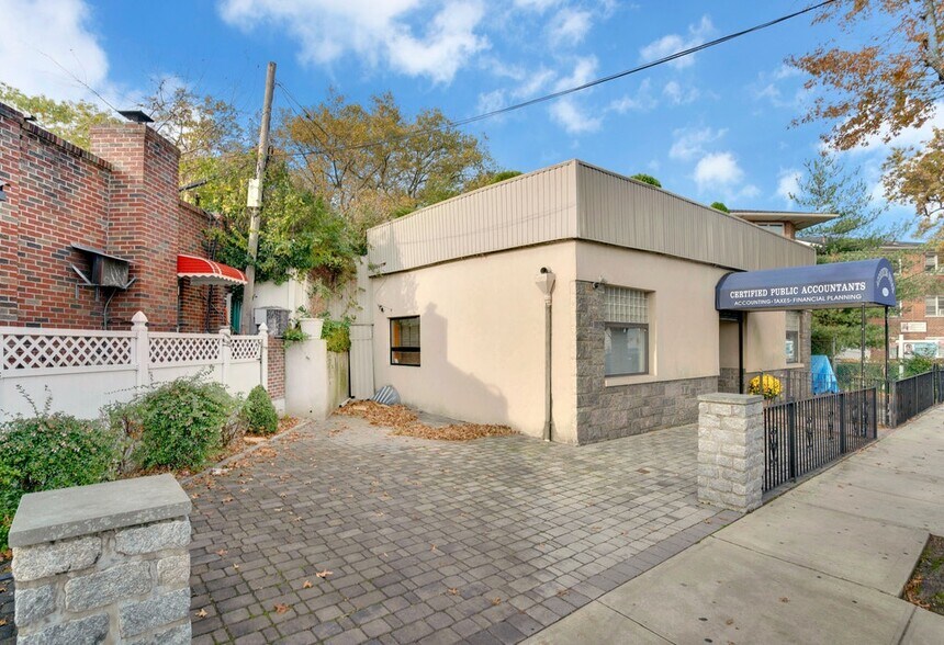 Primary Photo Of 32-44 Francis Lewis Blvd, Flushing Medical For Sale