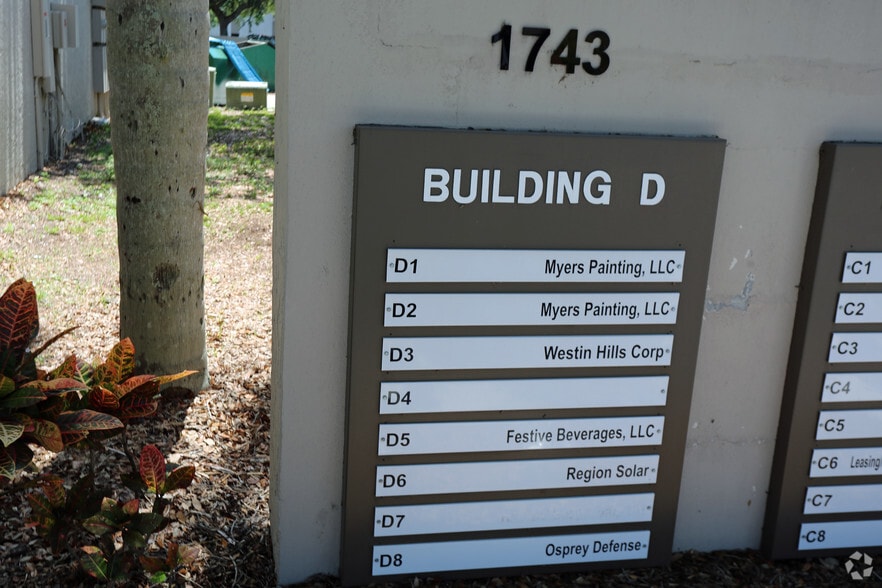 More Photos Of 1743 Independence Blvd, Sarasota Light Distribution For Lease