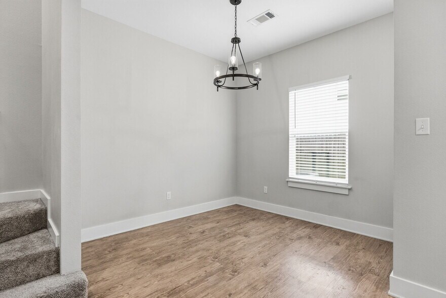 More Photos Of 307 N Henry St, Lindale Apartments For Sale