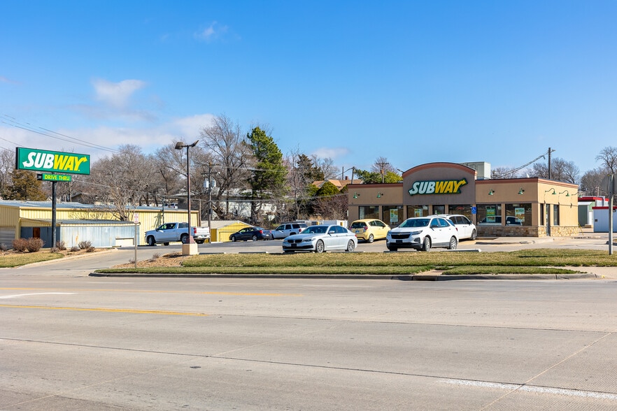 Primary Photo Of 1511 Lincoln St, Concordia Fast Food For Sale