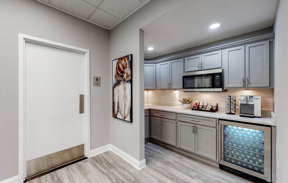 More Photos Of 15 N 6th St, Reading Office Residential For Lease