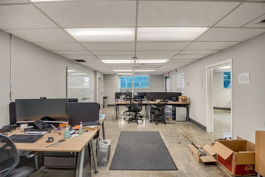 More Photos Of 1023 Chestnut St, Redwood City Research And Development For Sale