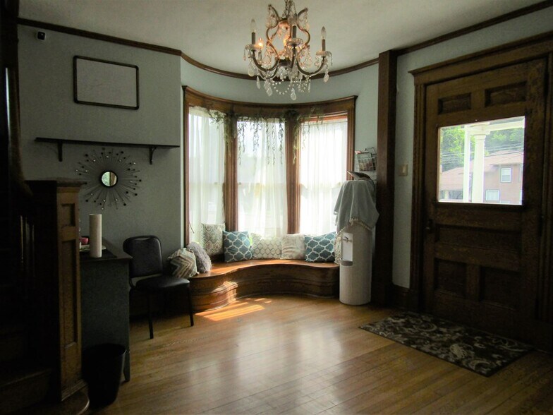 More Photos Of 30 Taylor St, Troy Freestanding For Sale