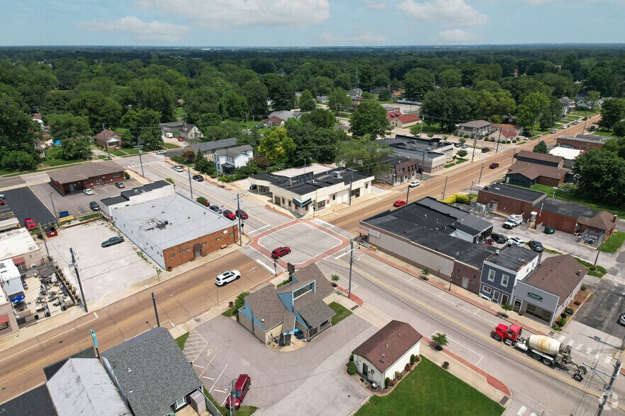 More Photos Of 100 E Market St, Troy General Retail For Lease