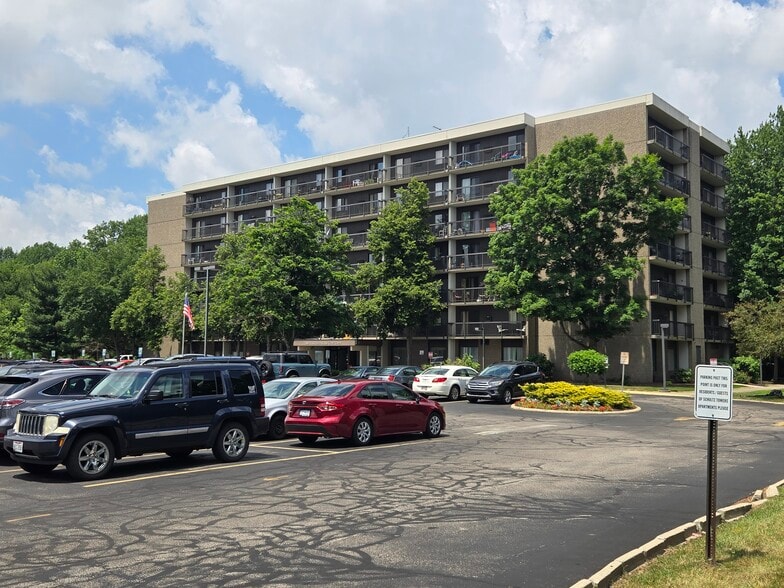 More Photos Of 710 White Pond Dr, Akron Apartments For Sale