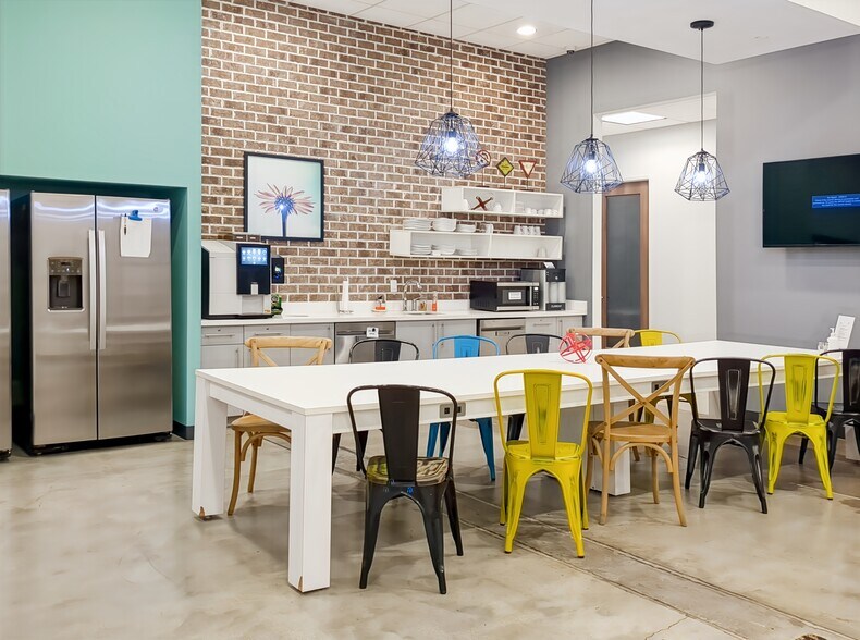 More Photos Of 2598 E Sunrise Blvd, Fort Lauderdale Coworking Space