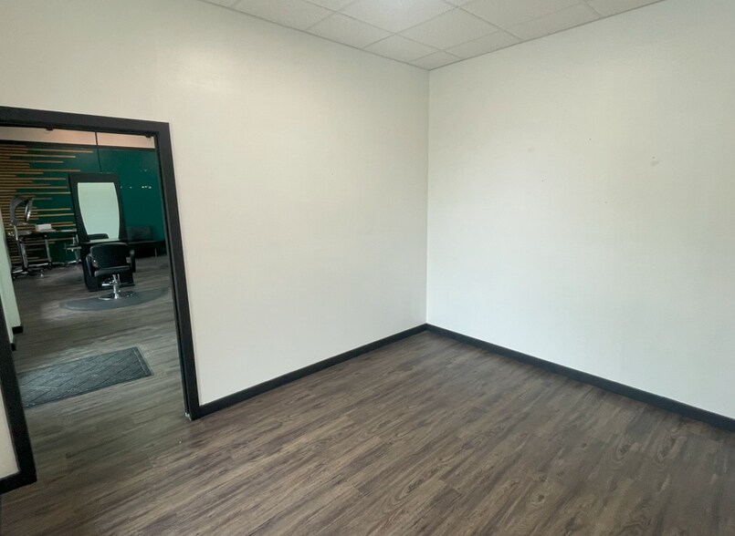 More Photos Of 6320 Rucker Rd, Indianapolis Office For Lease
