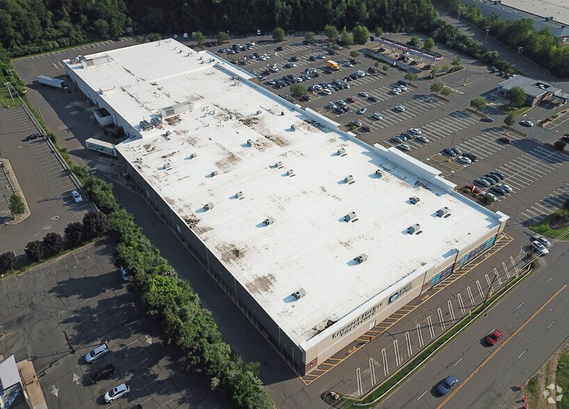 More Photos Of 410 Reidville Dr, Waterbury Freestanding For Lease