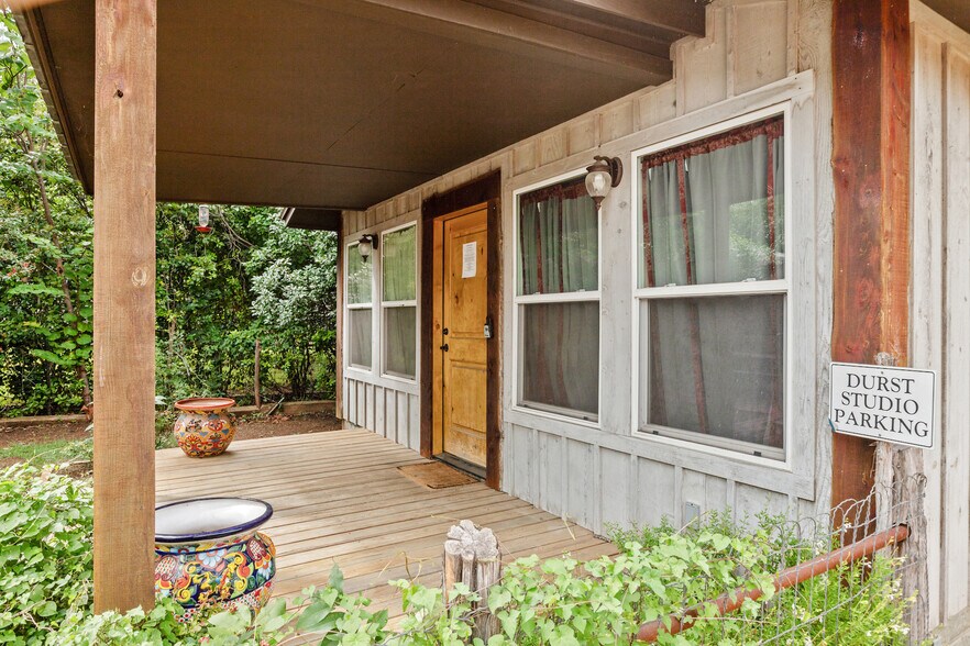 More Photos Of 514 W Austin St, Fredericksburg Specialty For Sale