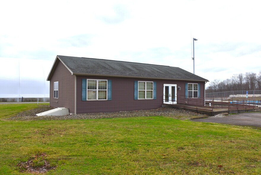 More Photos Of 105 McQuiston Dr, Jackson Center Industrial For Sale