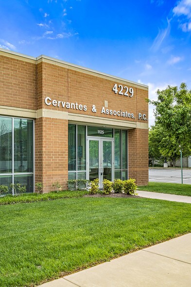 More Photos Of 4229 Lafayette Center Dr, Chantilly Business Park For Sale