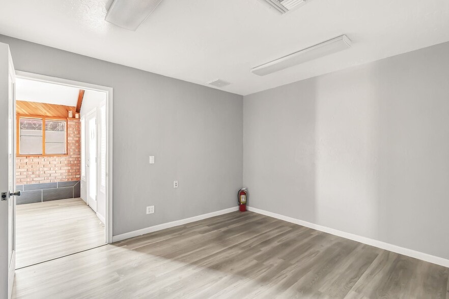 More Photos Of 517 S Lebaron St, Mesa Warehouse For Lease