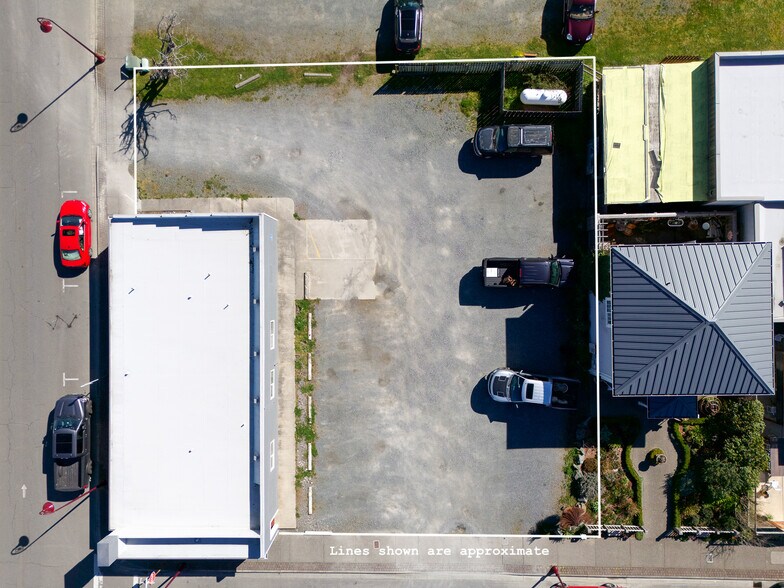 More Photos Of 125 Baltimore Ave SE, Bandon General Retail For Sale