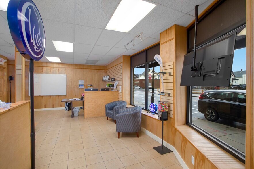 More Photos Of 643-645 Broadway, Everett Storefront Retail Residential For Lease