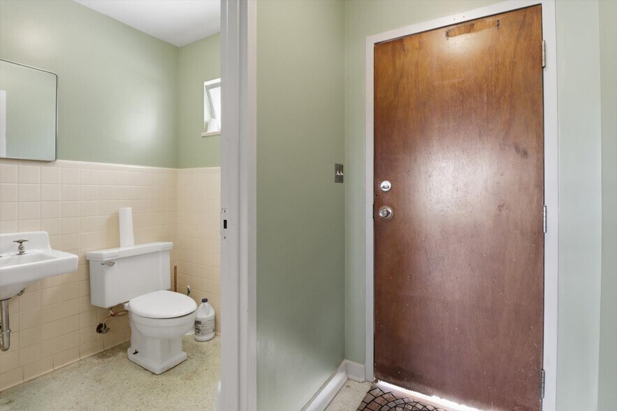 More Photos Of 18150 SE 72 Ave, Inglis Office For Sale