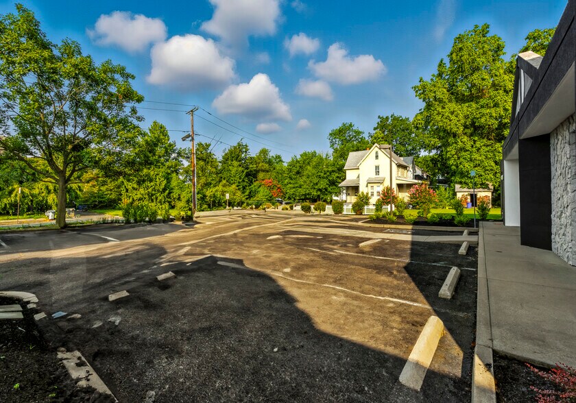 More Photos Of 142 Emerson St, Woodbury Medical For Lease