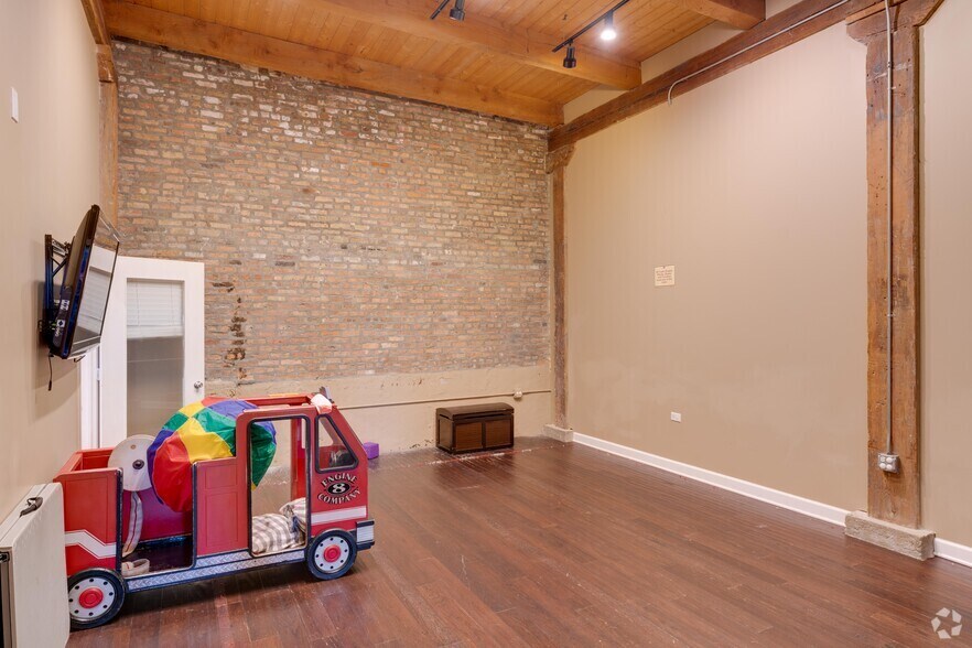 More Photos Of 1809 W Webster Ave, Chicago General Retail For Sale