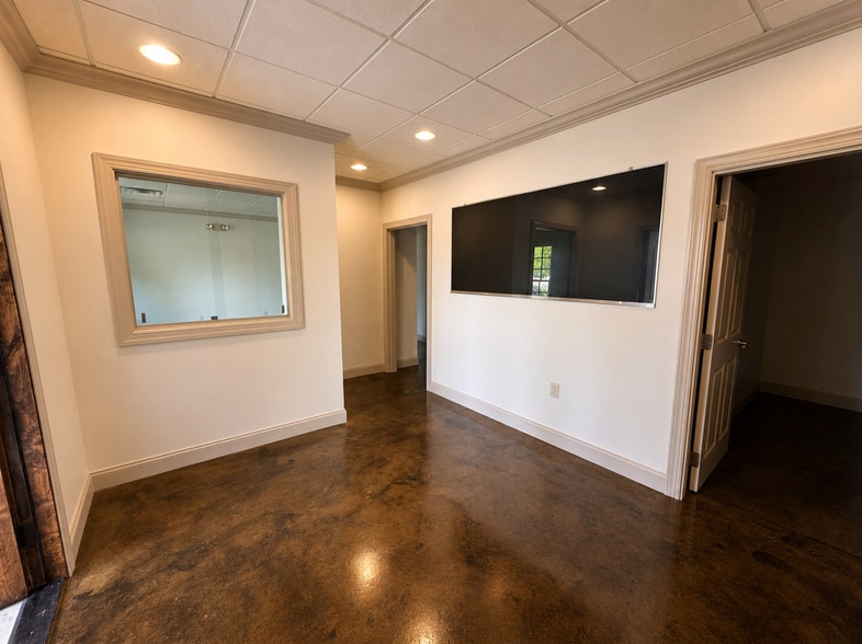 More Photos Of 1000 Southlake Park, Birmingham Office Residential For Sale