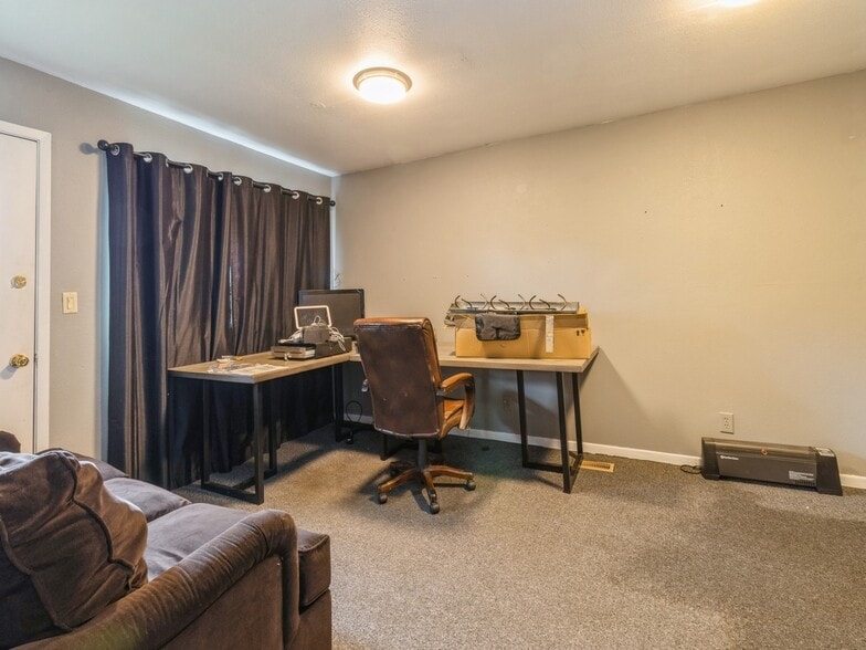 More Photos Of 6008 W Lincoln Way, Ames Restaurant For Sale