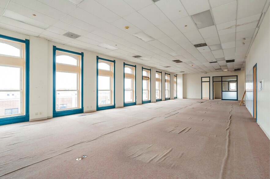 More Photos Of 758 W North Ave, Chicago Theater Concert Hall For Lease