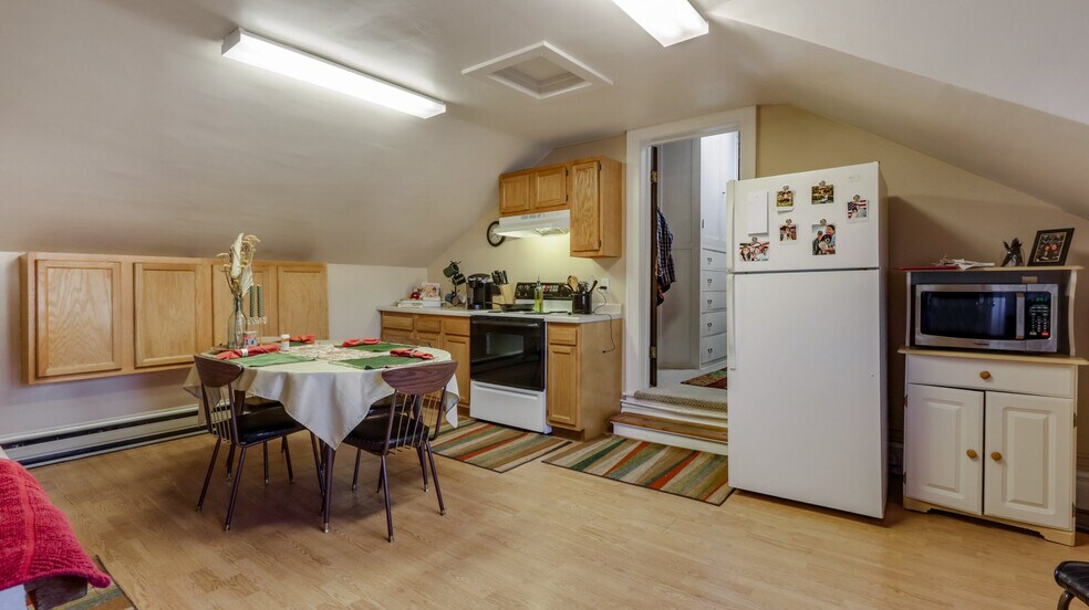 More Photos Of 33 W Cedar St, Chippewa Falls Office For Sale