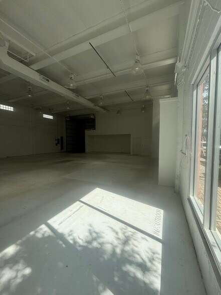 More Photos Of 535 24th St, West Palm Beach Showroom For Lease