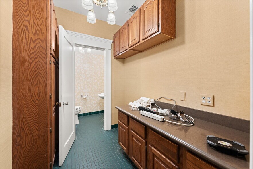 More Photos Of 503 W Palm Dr, Placentia Office Residential For Lease