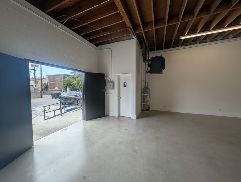 More Photos Of 1420-1422 Santa Monica Blvd, Santa Monica Freestanding For Lease