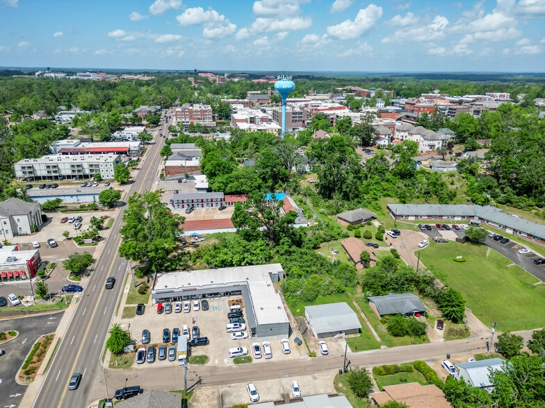 More Photos Of 1525 University Ave, Oxford General Retail For Sale
