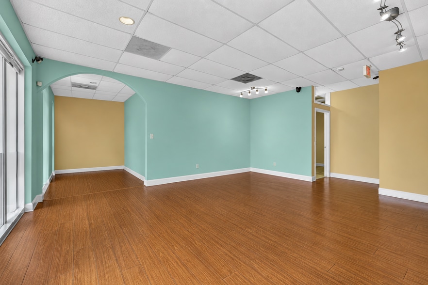 More Photos Of 6305 Gall Blvd, Zephyrhills General Retail For Lease