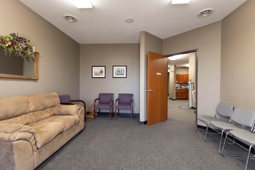 More Photos Of 2100 Silva Ln, Moberly Office For Sale