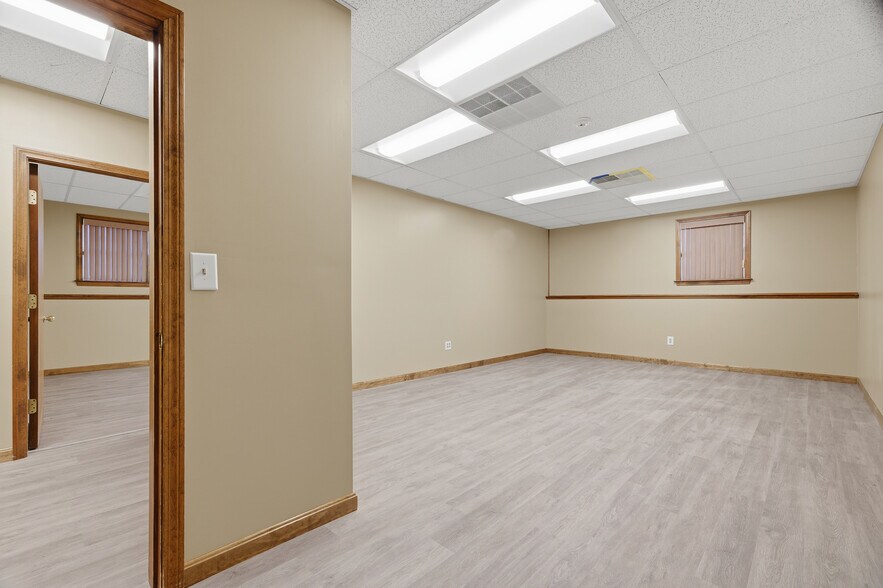 More Photos Of 352 Park Ave, Woonsocket Office For Sale