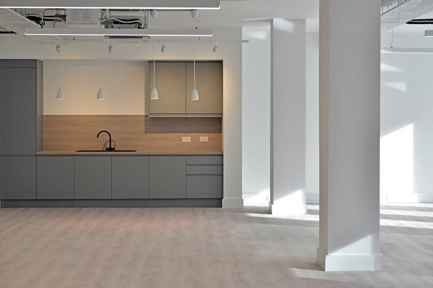 More Photos Of 10-12 Mount St, Manchester Office For Lease