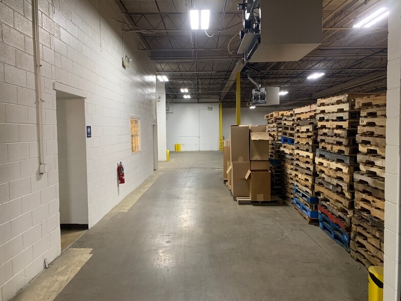 More Photos Of 1031 S Noel Ave, Wheeling Manufacturing For Sale